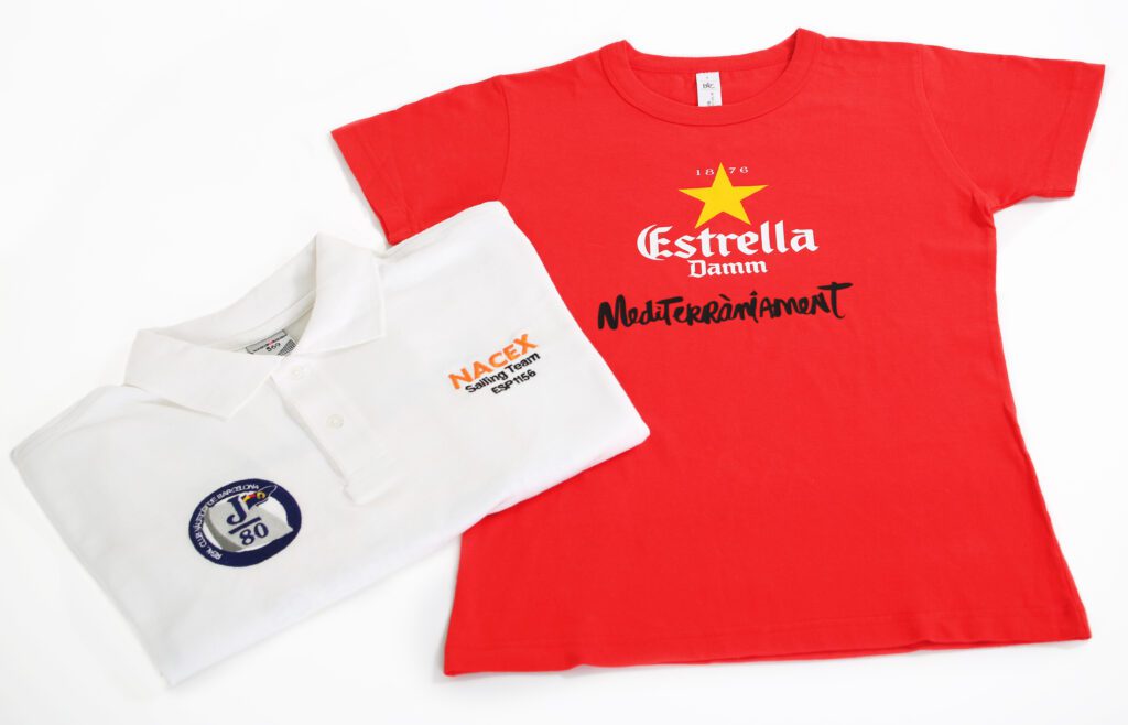 Polo con bordado personalizado y camiseta estampada para empresas en Barcelona